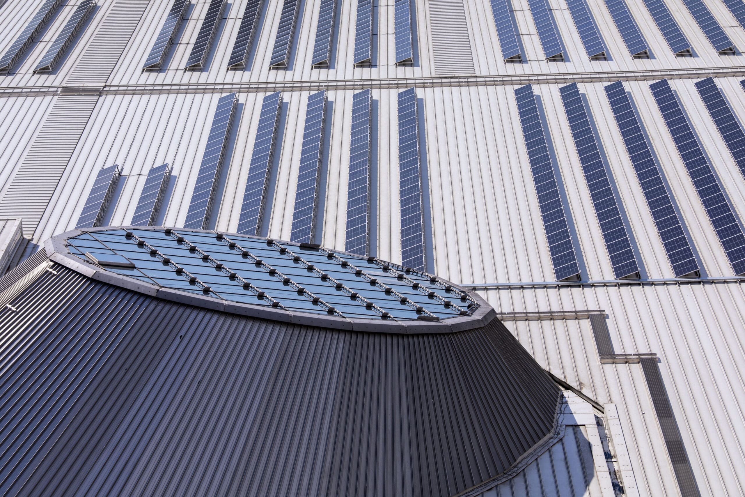 One of the typical roof constructions of the Milan Fair halls; overall covered with 50,000 PV panels